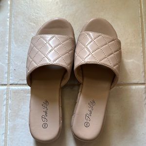 Pink Lily quilted platform slides, size 9, new